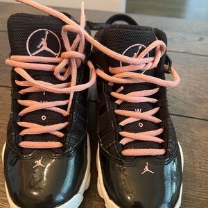 Jordan Kids Sneakers in Black and Pink